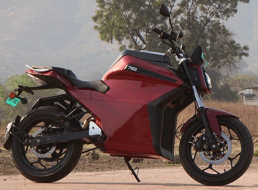 CSR 762 —Crimson Red